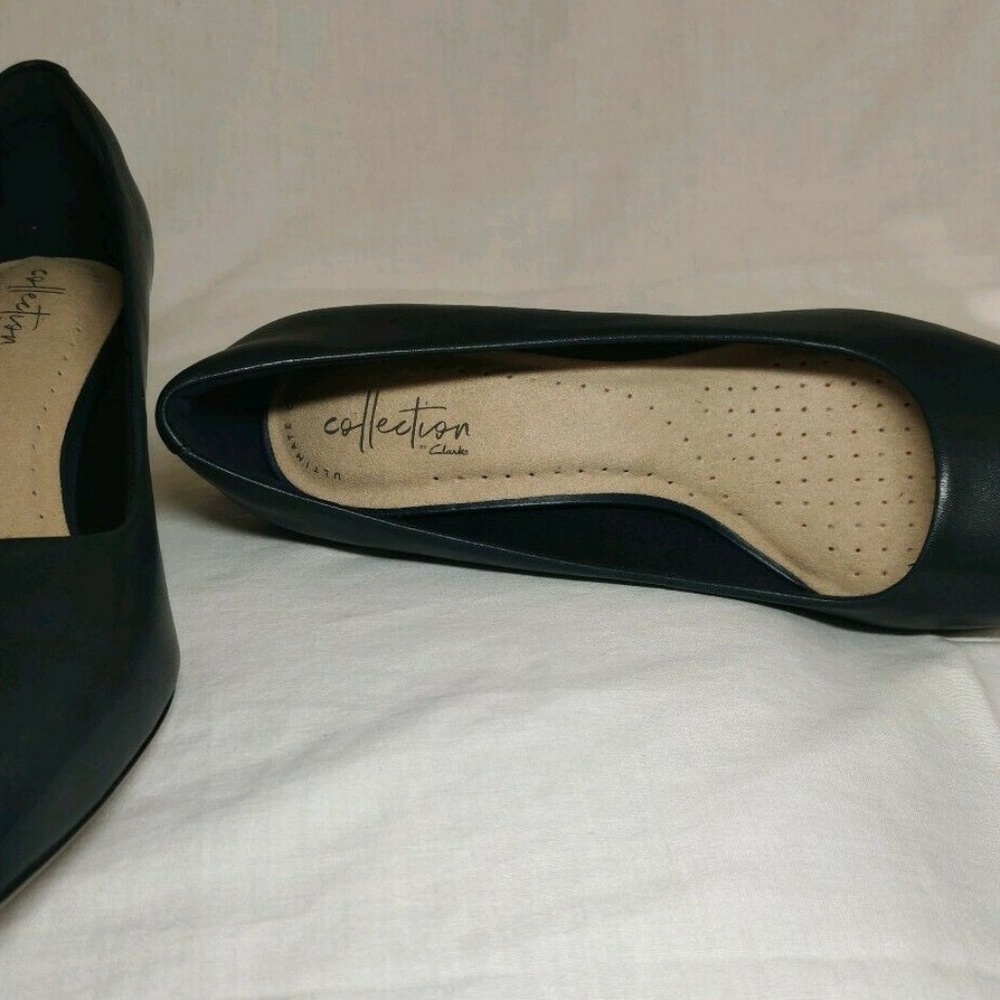 Clarks Artisan US 9.5 NAVY BLUE leather heeled sho